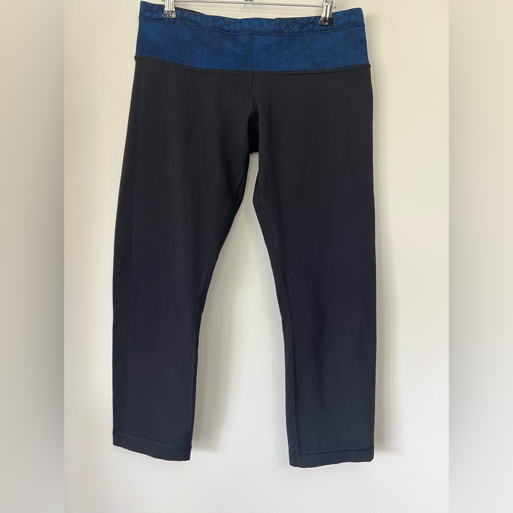 Lululemon Reversible Cropped Leggings Women’s Size 8 Gym Running Workout Active